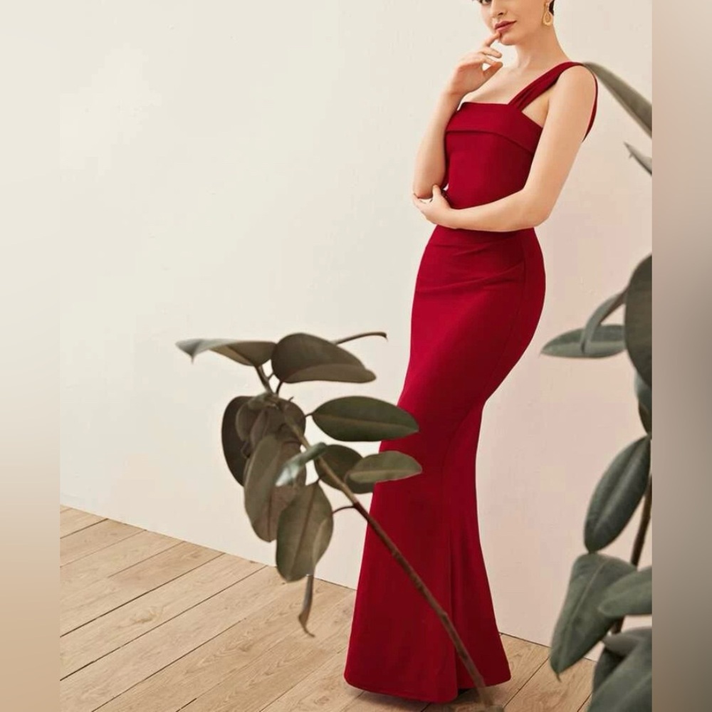 Elegant Off-Shoulder Red Dress - Picture 4 of 5